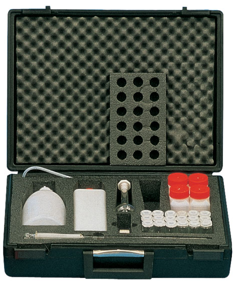 Sampling case for chemical analysis of water and soil