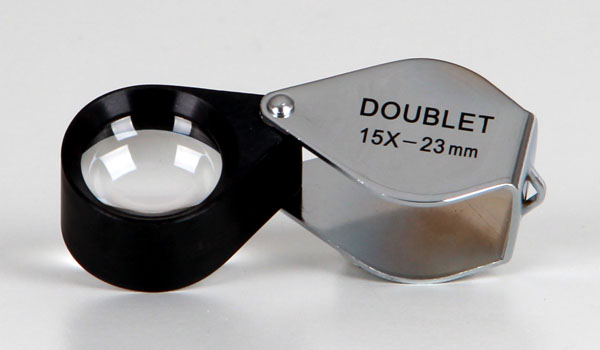 Folding pocket magnifier