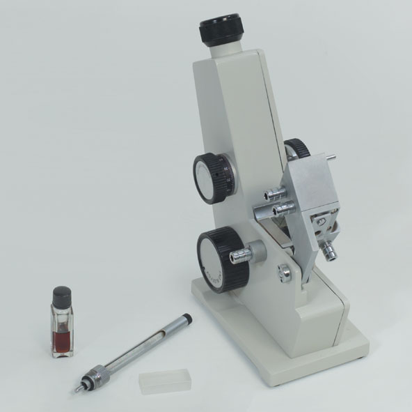 Laboratory refractometer