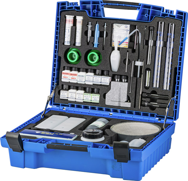 Reagent case for soil analysis