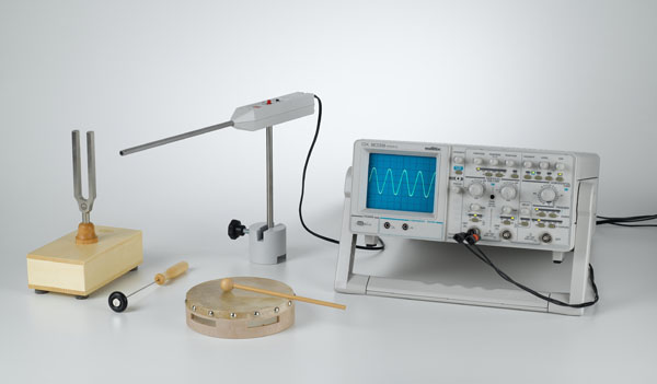 Tones, sound, noise and bang - Recording using an oscilloscope