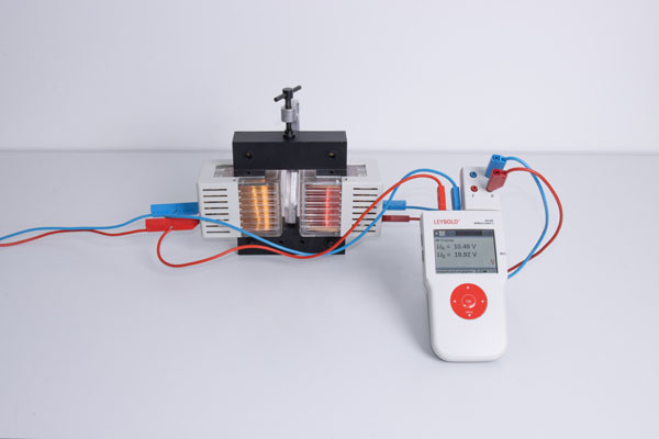 Voltage and current transformation with a transformer - Measuring with Mobile-CASSY