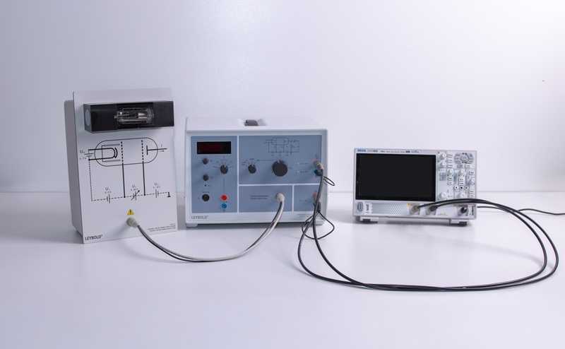 Franck-Hertz experiment with neon – Recording with the oscilloscope or point-by-point
