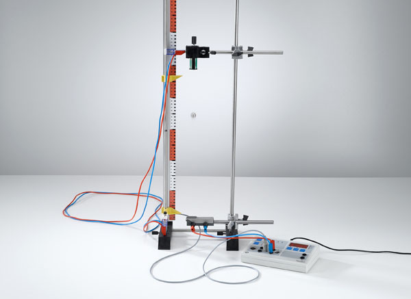 Free fall: time measurement with the contact plate and the counter S