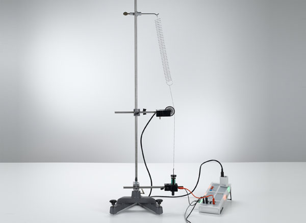 Oscillations of a spring pendulum and determination of oscillation period as a function of the oscillating mass - Measuring with CASSY