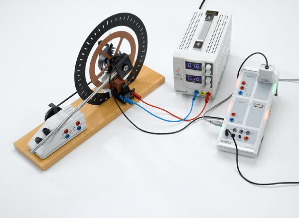 Free rotational oscillations - Recording with CASSY