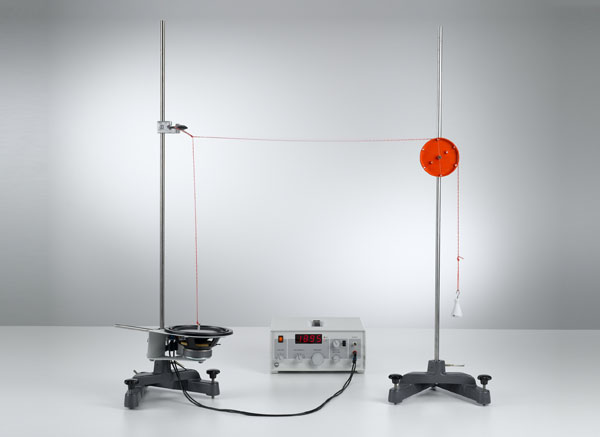 Production of standing waves on a string and determination of the wavelength