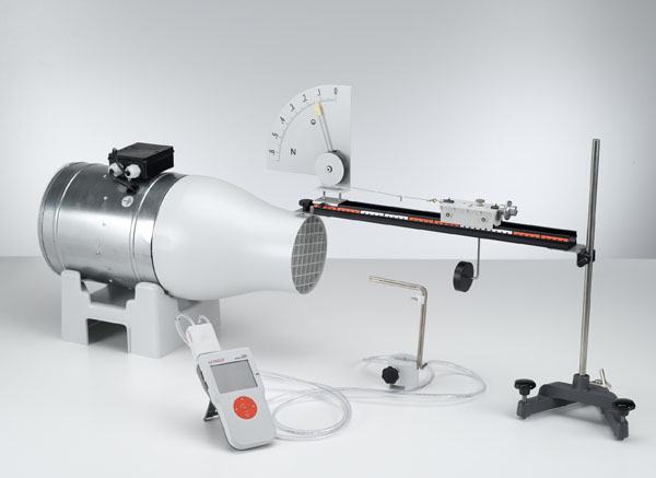 Air resistance as a function of the wind speed and body shape - Measuring the wind speed with a pressure sensor and CASSY