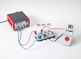 Measuring current and voltage at resistors connected in parallel and in series