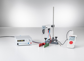 Measuring the force acting on current-carrying conductors in the field of a horseshoe magnet 