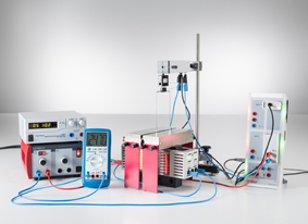 Measuring the force acting on current-carrying conductors in a homogeneous magnetic field - Recording with CASSY