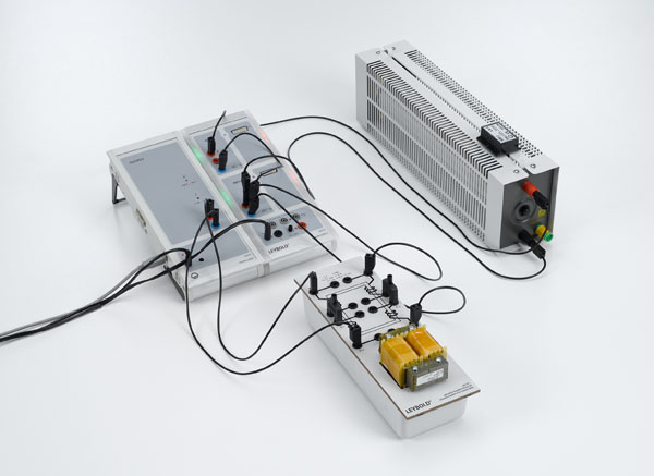 Recording the voltage and current of a transformer under load as a function of time