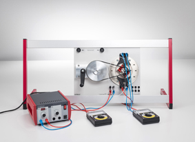 Generating AC voltage using a generator with electromagnetic rotating pole (power-plant generator) 