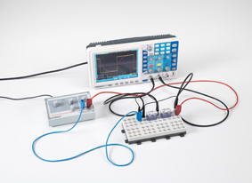 Charging and discharging a capacitor when switching DC on and off