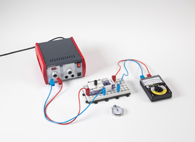 Charging and discharging a capacitor when switching DC on and off - Measuring with a multimeter