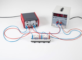 Quantitative comparison of DC power and AC power in an incandescent lamp