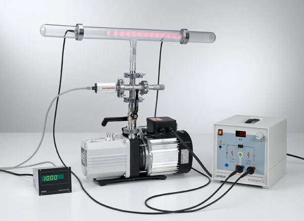 Investigating spontaneous gas discharge in air as a function of pressure