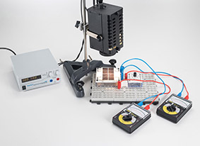 Recording the current-voltage characteristics of a solar battery as a function of the irradiance