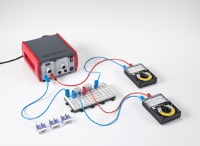 Recording the current-voltage characteristics of light-emitting diodes (LED)