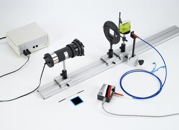 Absorption and fluorescence spectra of coloured liquids - Recording and evaluating with a spectrophotometer