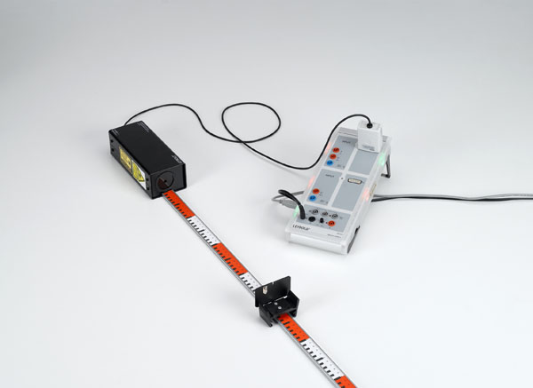 Determining the velocity of light using a periodical light signal at a short measuring distance - measuring with the laser motion sensor S and CASSY