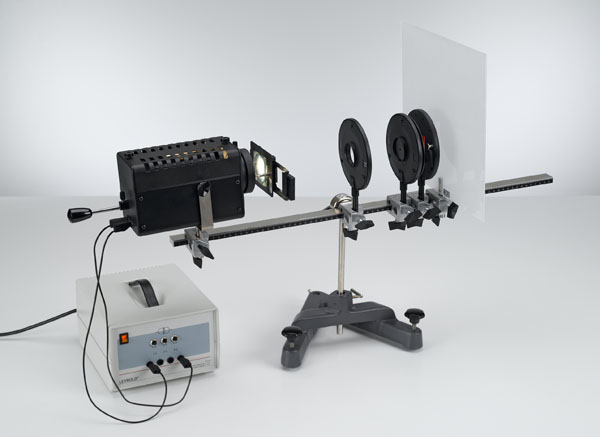 Optical analogy to electron diffraction at a polycrystalline lattice