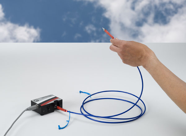 Recording Fraunhofer lines with a compact spectrometer