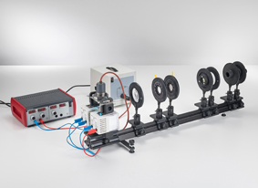 Observing the normal Zeeman effect in transverse and longitudinal configuration - spectroscopy using a Fabry-Perot etalon