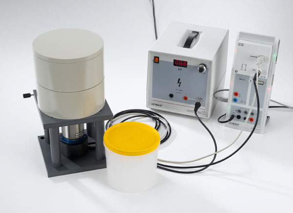 Identifying and determining the activity of radioactive samples