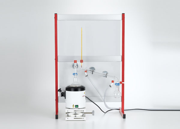 Purification of a substance with water vapour distillation