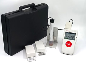 Determination of water contents with indicator reagents and immersion photometer