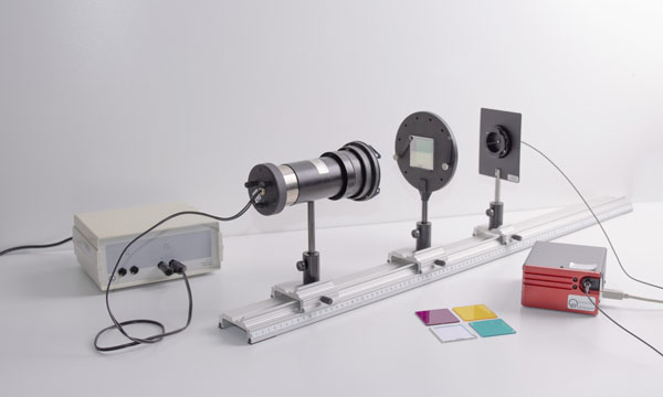 Absorption spectra of tinted glass samples - Recording and evaluating with a spectrophotometer
