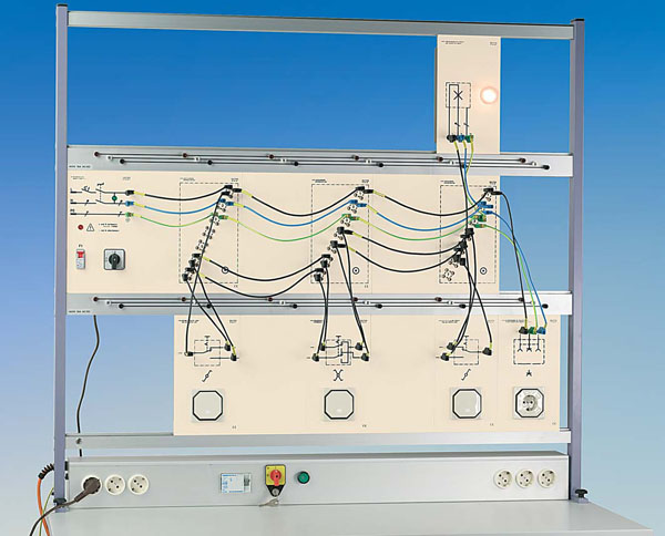 Installation circuits with switches, panel system