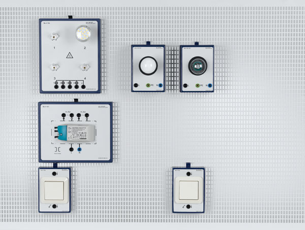 Installation circuits with push buttons, supplementary equipment